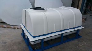 2,000 L tank with frame