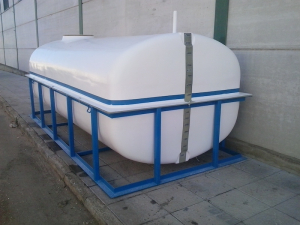 7,000 L tank with frame
