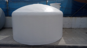 Flat bottom tank with side spout