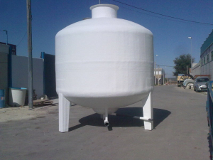 16,000 L cylindrical tank with legs