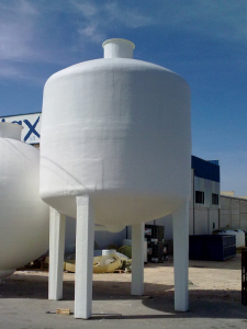 16,000 L cylindrical tank with long legs