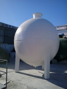 Spherical tank with legs